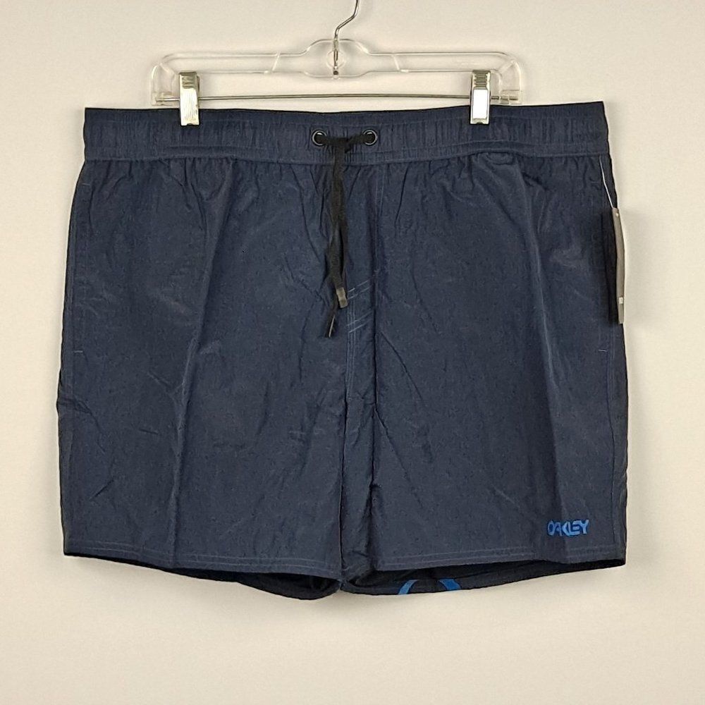 Oakley Mens Board Shorts NWT‎